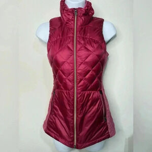 Lululemon Down For A Run Vest Berry Rumble
Pink Size 2